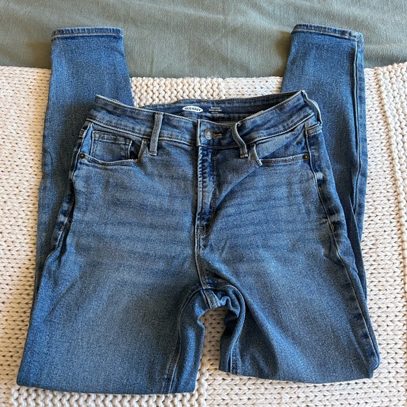 Old Navy Rockstar Super Skinny High Rise Jeans - Picture 3 of 5